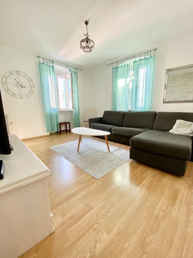 Apartment Evelina Pula Buitenkant foto